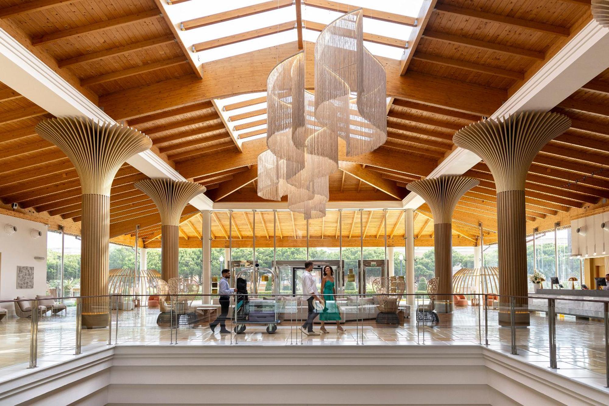Hipotels Barrosa Palace & Spa 치클라나 데 라 프론테라 외부 사진 Interior of the terminal