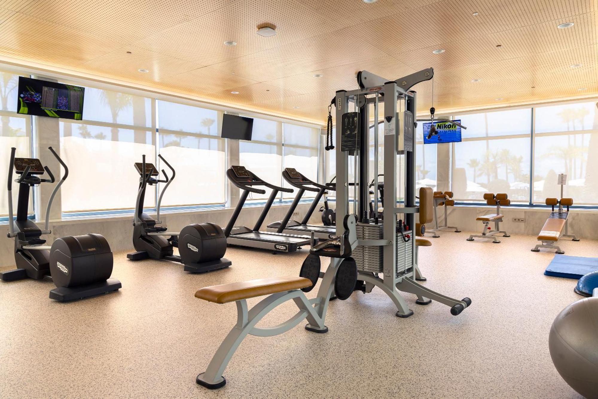 Hipotels Barrosa Palace & Spa 치클라나 데 라 프론테라 외부 사진 A gym