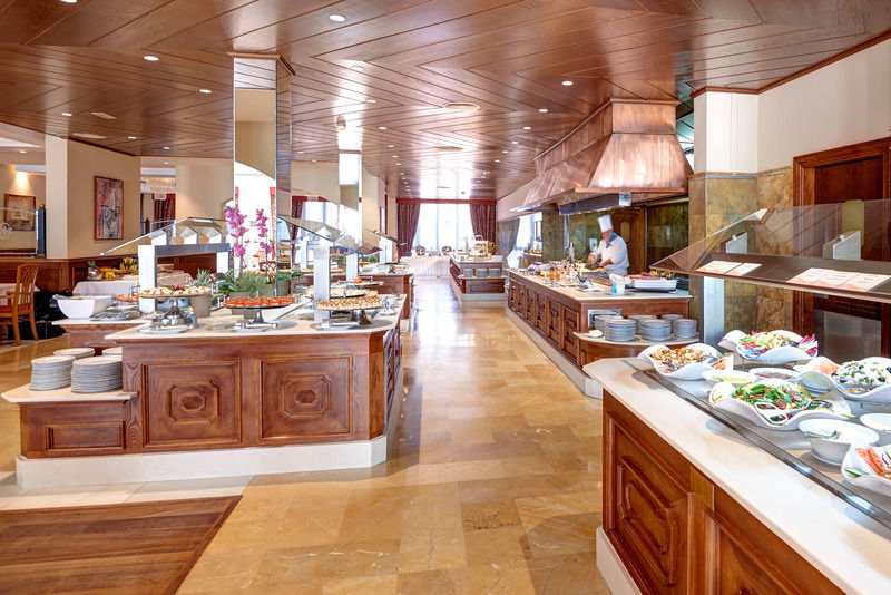 Hipotels Barrosa Palace & Spa 치클라나 데 라 프론테라 외부 사진 The buffet at the hotel